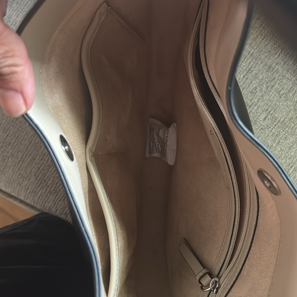 Calvin Klein - Picture 5 of 6